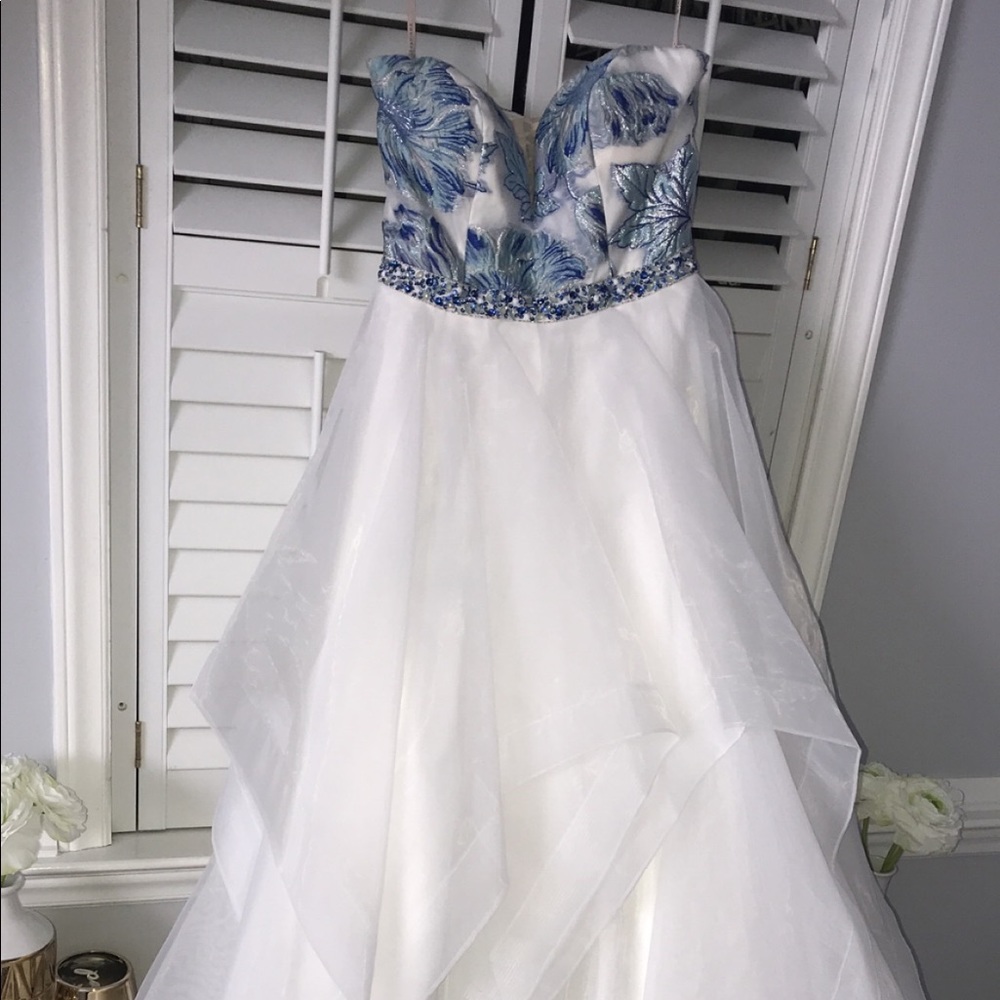 Prom Dress - Picture 3 of 4